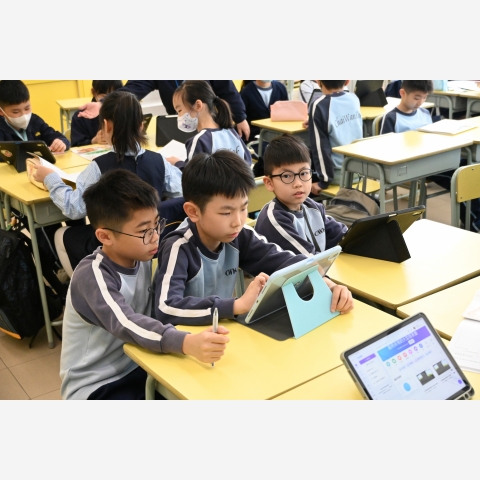 CoolThink計劃之POE學Direction：透過編程學習培養計算思維，掌握用科技解決生活問題的能力，成為智慧生活小能手。